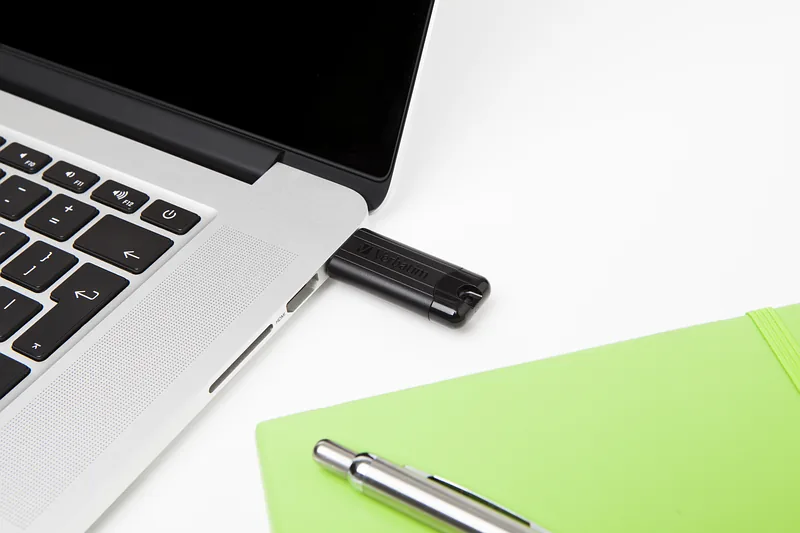 Verbatim PinStripe USB-välkmälu 128 GB USB tüüp A 3.2 Gen 1 (3.1 Gen 1) Must