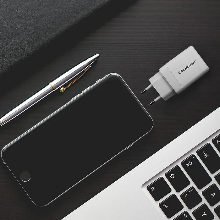 Qoltec 51825 GaN 45W charger| 5-20V | 1.5-3A | 1 x USB-C PD | 1x USB QC 3.0 | White