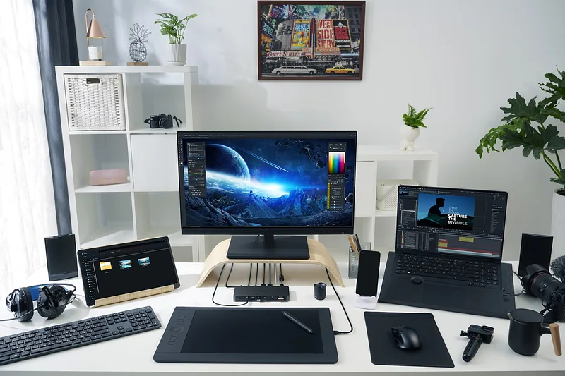 ASUS Triple 4K Thunderbolt 4 Dock DC500 Juhtmega ühendatud Must