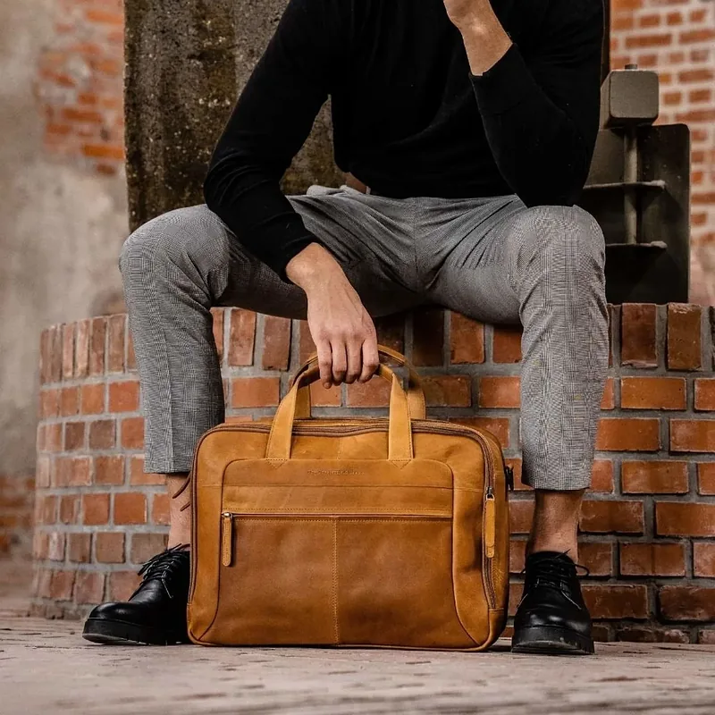 The Chesterfield Brand Ryan -sülearvutikott 17″ sülearvutile, konjak