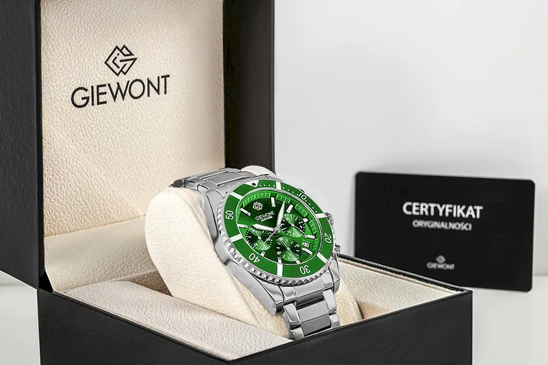 Giewont Chronograph Sapphire Men’s Watch / silver-green