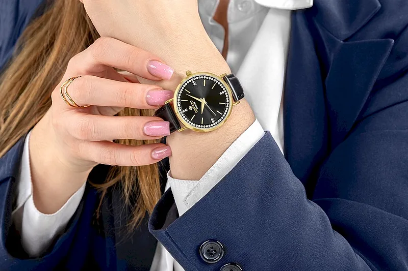 Giewont Sapphire Women’s Watch GW5390-A4 / gold/black