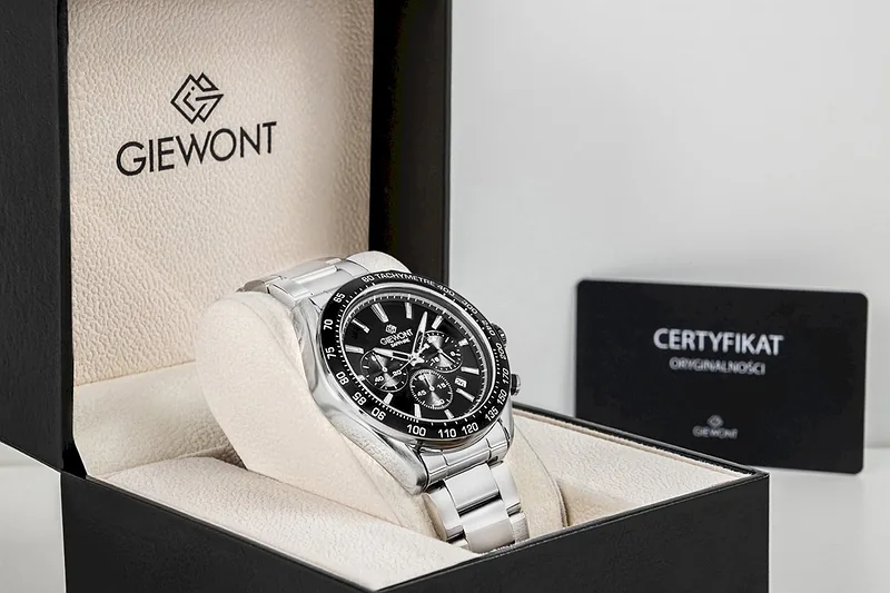 Giewont Chronograph Sapphire Men’s Watch / silver/black