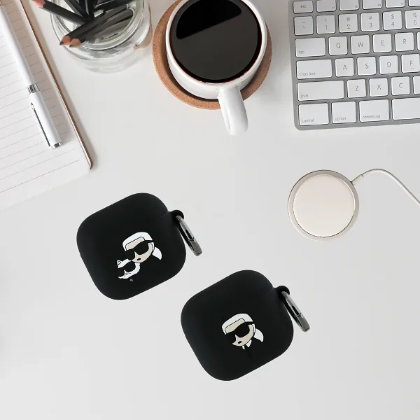 Karl Lagerfeld KLA4RUNIKK AirPods 4 must silikoonist ümbris Karl Pea 3D