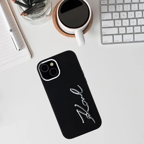 Karl Lagerfeldi silikoonist metallist logo ümbris iPhone 15-le must