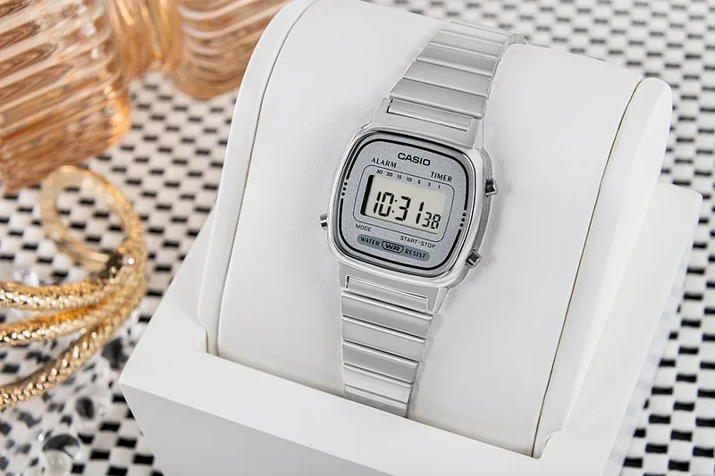 CASIO Vintage LA670WEA-7EF Women’s Watch / silver