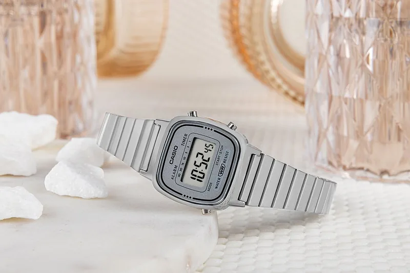 CASIO Vintage LA670WEA-7EF Women’s Watch / silver